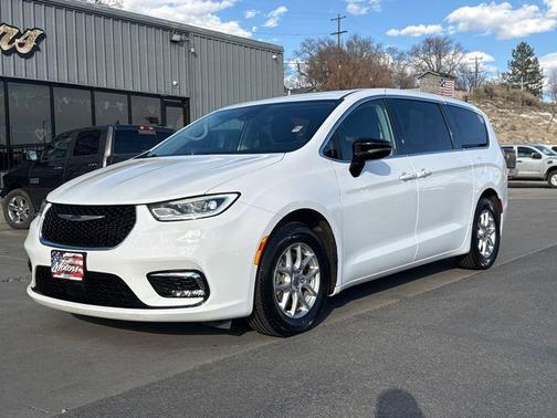 2024 Chrysler Pacifica Touring-L