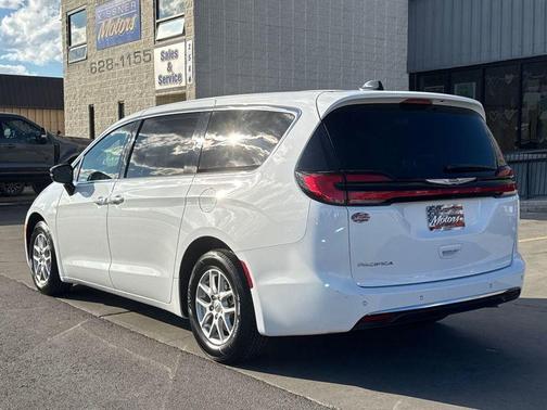 2024 Chrysler Pacifica Touring-L
