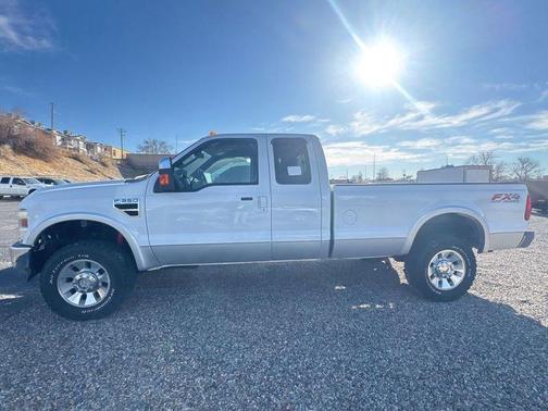 White 2010 Ford F-350 Lariat Super Duty