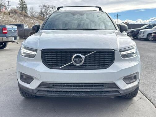 White 2021 Volvo XC40 T5 R-Design