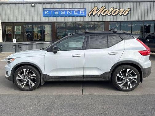 White 2021 Volvo XC40 T5 R-Design