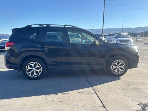 Crystal Black Silica 2020 Subaru Forester Premium