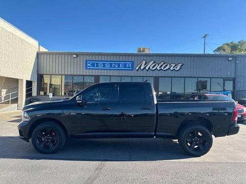 Brilliant Black Crystal Pearlcoat 2018 RAM 1500 Sport