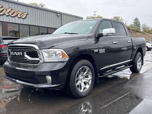 Brilliant Black Crystal Pearlcoat 2018 RAM 1500 Longhorn
