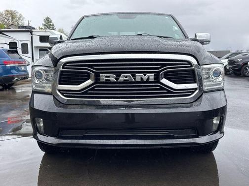 Brilliant Black Crystal Pearlcoat 2018 RAM 1500 Longhorn