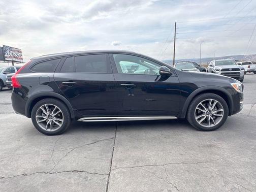 2016 Volvo V60 Cross Country T5