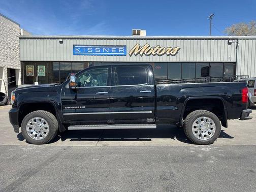 Black 2018 GMC Sierra 2500 Denali