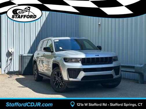 Silver Zynith 2026 Jeep Grand Cherokee Laredo