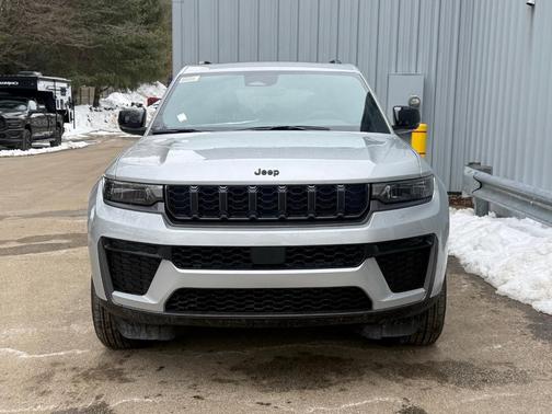 2026 Jeep Grand Cherokee Laredo