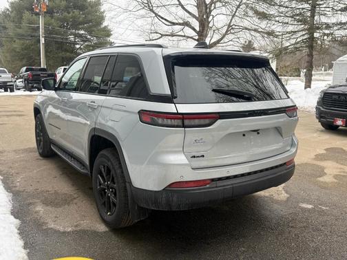 2026 Jeep Grand Cherokee Laredo