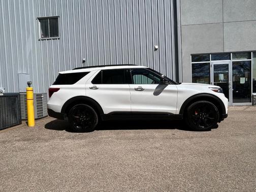 White Metallic 2023 Ford Explorer ST