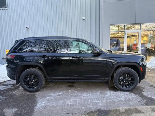 2026 Jeep Grand Cherokee Laredo