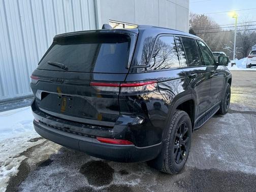 2026 Jeep Grand Cherokee Laredo