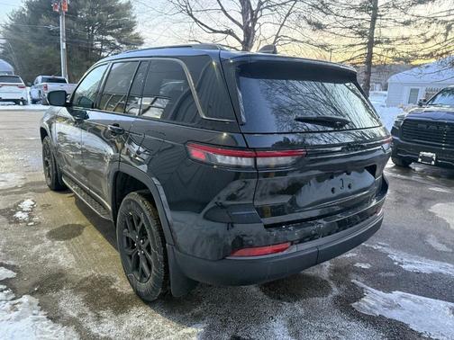 2026 Jeep Grand Cherokee Laredo