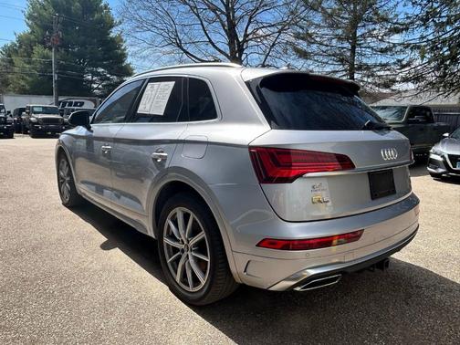 Florett Silver Metallic 2023 Audi Q5 e 55 S line quattro Premium