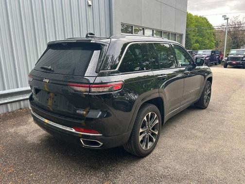 Diamond Black 2023 Jeep Grand Cherokee Overland