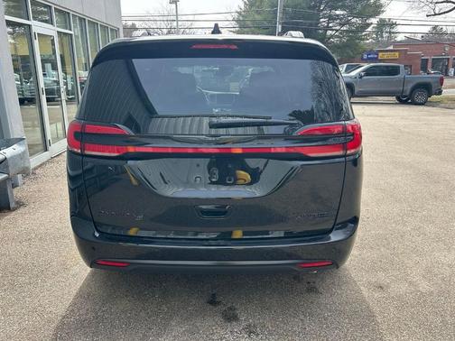 Diamond Black 2026 Chrysler Pacifica Limited