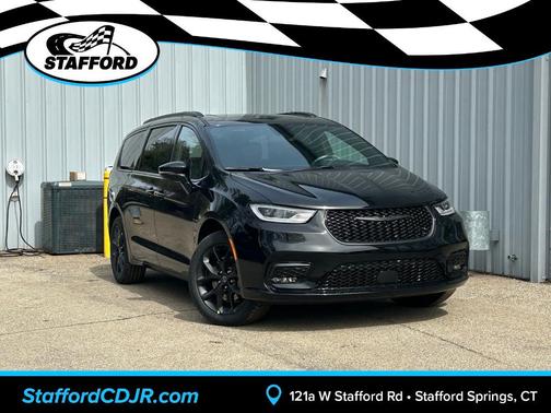 Diamond Black 2026 Chrysler Pacifica Limited