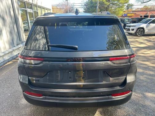 Baltic Gray 2026 Jeep Grand Cherokee Laredo