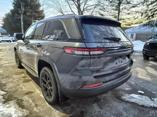 2026 Jeep Grand Cherokee Laredo