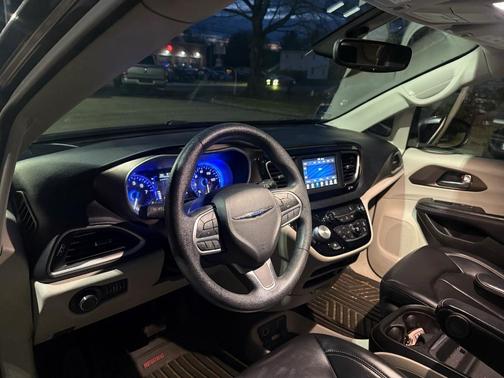 2020 Chrysler Voyager LXI