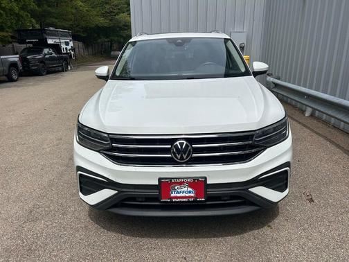 Pure White 2022 Volkswagen Tiguan 2.0T SE