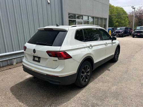 Pure White 2022 Volkswagen Tiguan 2.0T SE