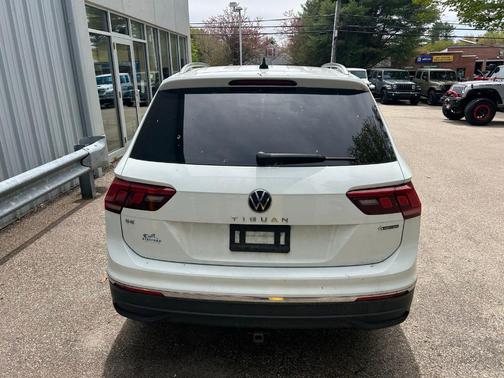 Pure White 2022 Volkswagen Tiguan 2.0T SE