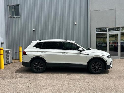 Pure White 2022 Volkswagen Tiguan 2.0T SE