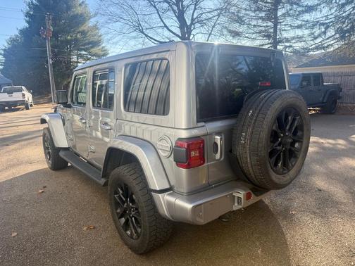 2021 Jeep Wrangler Unlimited Sahara Altitude