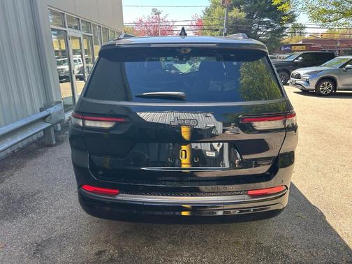 Diamond Black 2026 Jeep Grand Cherokee L Summit