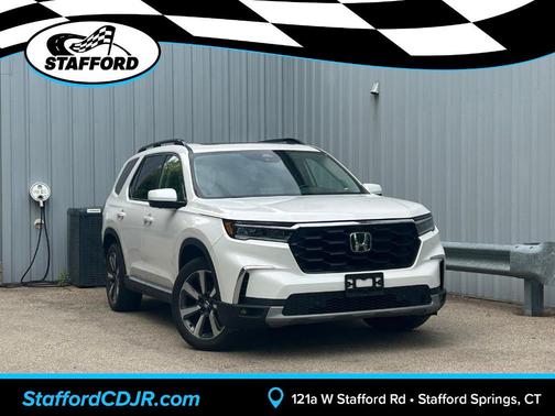 White 2023 Honda Pilot Elite