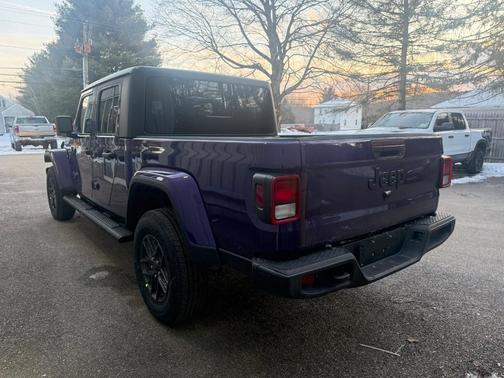 2026 Jeep Gladiator Sport