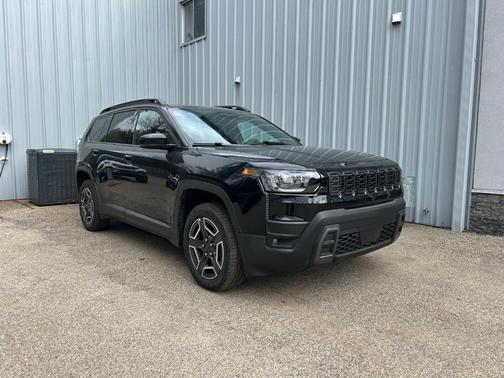 Diamond Black 2026 Jeep Cherokee LAREDO/LIMITED