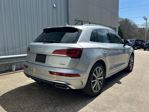 Florett Silver Metallic 2023 Audi Q5 e 55 S line quattro Premium