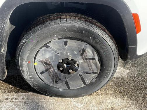 2026 Jeep Grand Cherokee Laredo