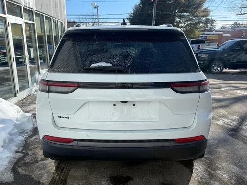 2026 Jeep Grand Cherokee Laredo