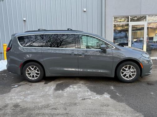 2022 Chrysler Pacifica Touring-L
