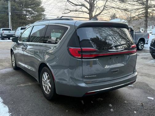2022 Chrysler Pacifica Touring-L