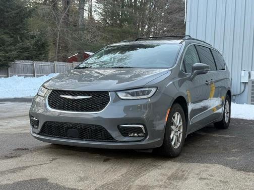 2022 Chrysler Pacifica Touring-L