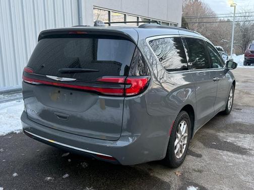 2022 Chrysler Pacifica Touring-L