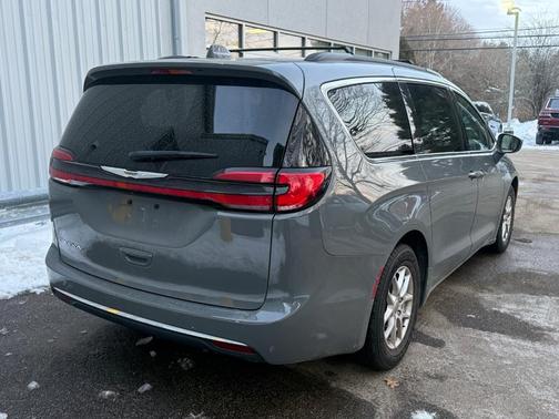 2022 Chrysler Pacifica Touring-L