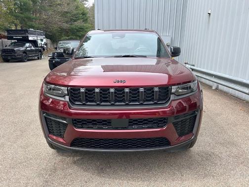 Velvet Red Pearlcoat 2026 Jeep Grand Cherokee L Laredo