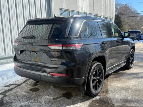 2026 Jeep Grand Cherokee Laredo