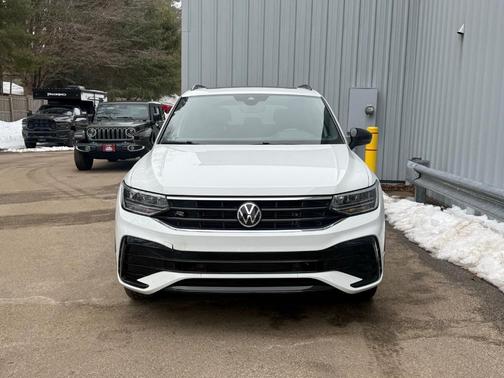 2022 Volkswagen Tiguan 2.0T SE R-Line Black