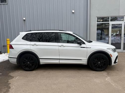 2022 Volkswagen Tiguan 2.0T SE R-Line Black