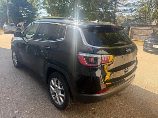 2023 Jeep Compass Latitude Lux