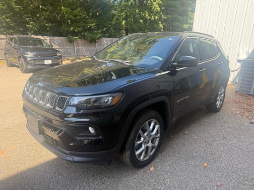2023 Jeep Compass Latitude Lux