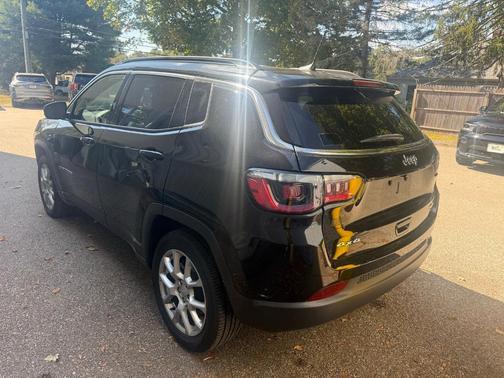 2023 Jeep Compass Latitude Lux