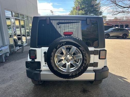 Bright White Clearcoat 2017 Jeep Wrangler Sahara
